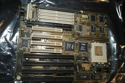 Socket 7 AT motherboard PCI ISA SD EDO Intel VX Soltek SL-852D2 256 kb cache - Image 1 of 4