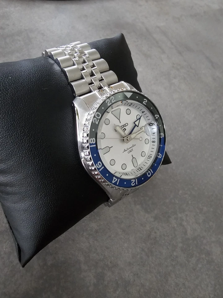 Seiko 5 Sports SKX GMT Sky Blue Silver Cloud - Image 3 of 4