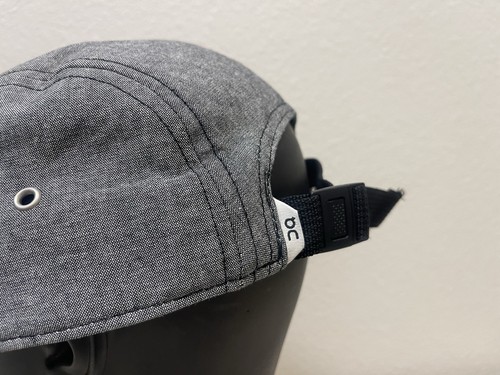 Gorra On Cloud Swiss Engineering 5 paneles gris ajustable - Imagen 6 de 9
