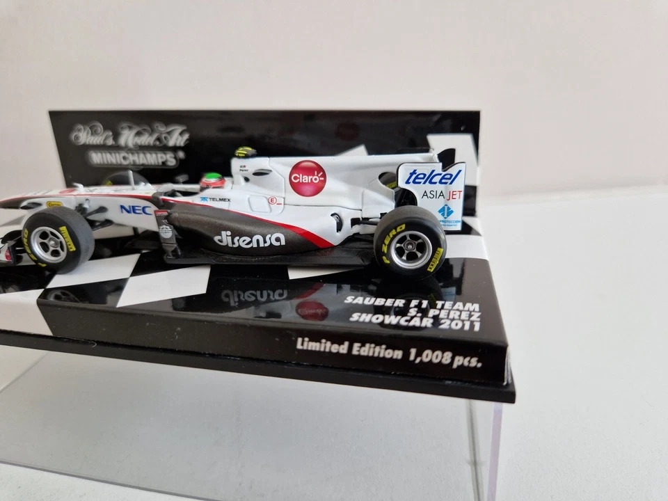 Minichamps 1/43 Sauber Ferrari C29 S. Perez - Showcar 2011 - 410110087 - Immagine 4 di 4