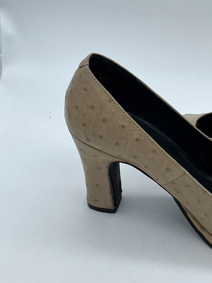 Amanda Smith "HETTY" Beige/Tostado Cuero Avestruz Puntera Abierta 3 5/8" Tacón Talla 6M Foto 4 de 4