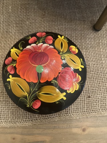 VINTAGE RUSSIAN LACQUER BOX HAND PAINTED IN ORIGINAL BOX - Picture 2 of 8