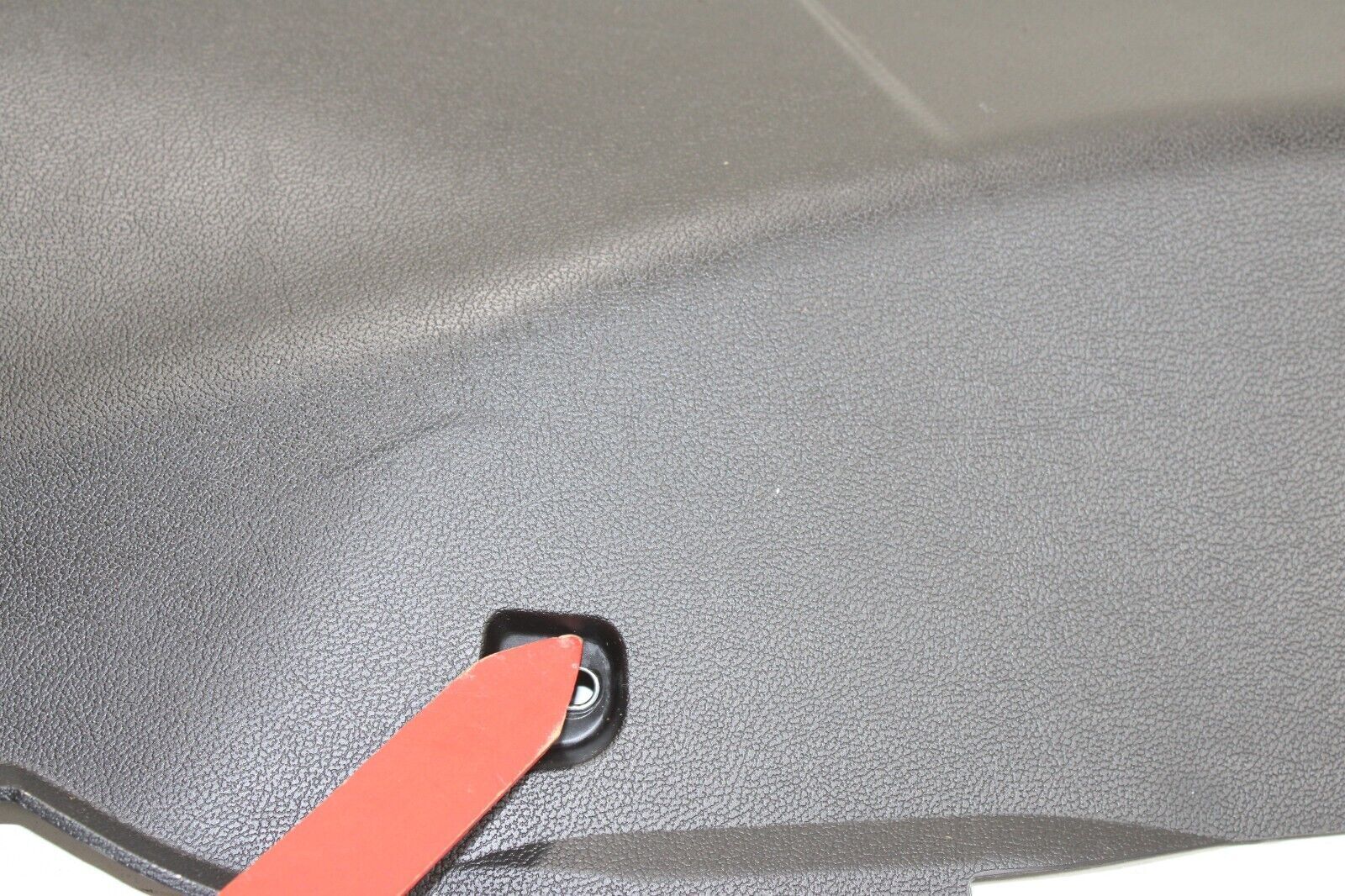 2017-20 MASERATI LEVANTE REAR RIGHT C PILLAR LOWER QUARTER TRIM COVER PANEL OEM