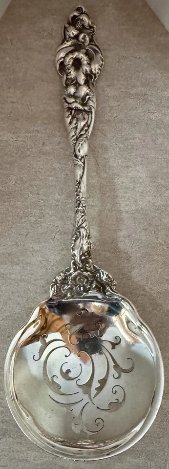 RARE ORIGINAL OLD REED & BARTON LES SIX FLEURS STERLING 9 1/4” PEA SERVING SPOON - Image 4 of 4
