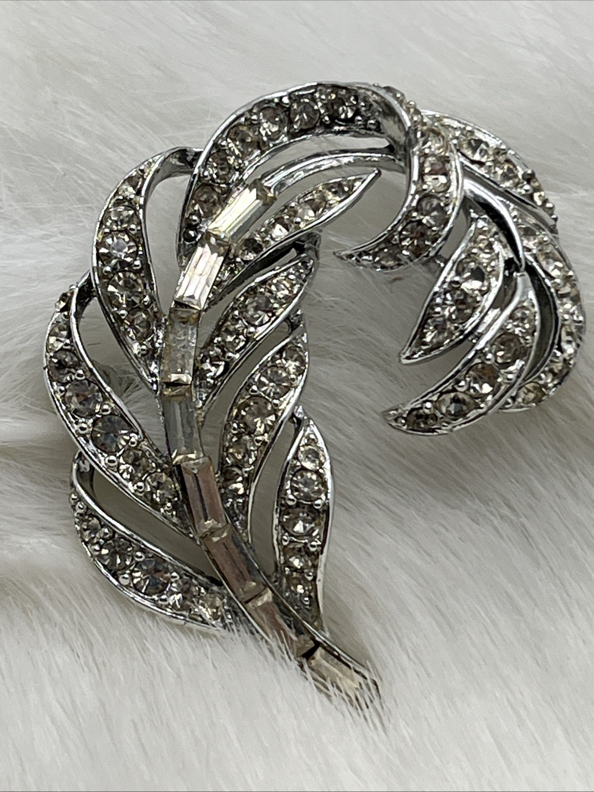 lisner rhinestone brooch Pin Feather Leaf Silver Tone Vintage Jewelry