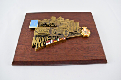 Plaque émaillée Monte-Carlo Assistance 1997 – Pin's Rallye Vintage 8 X 3,6 Cm