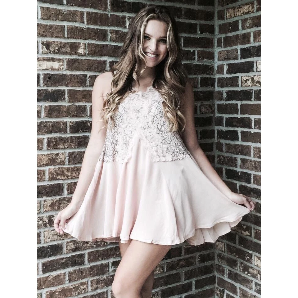 UNDERCOVER Mini abito tunica A Line in pizzo bianco con accento boutique "Secret Origins" nuovo con etichette