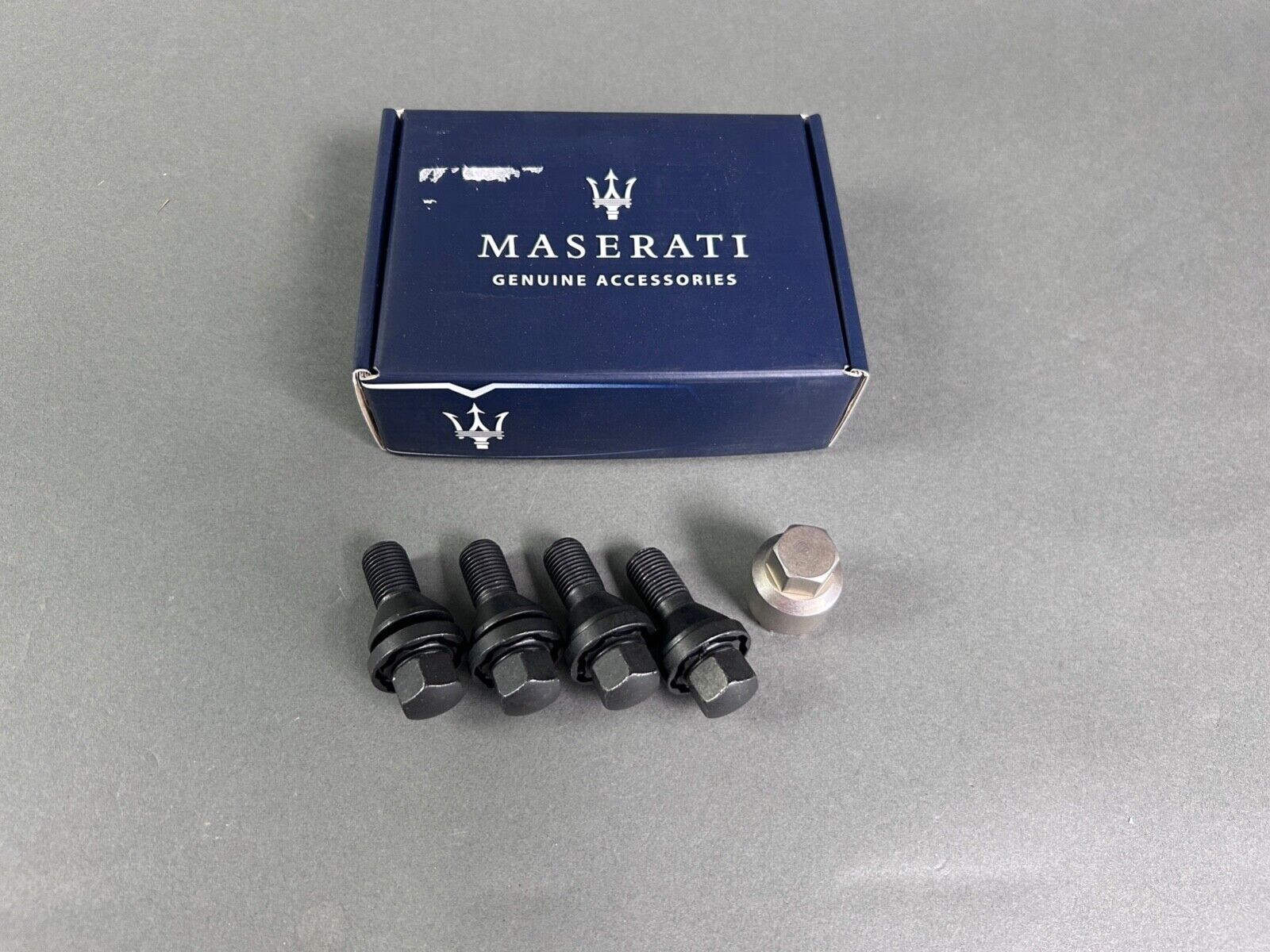 Maserati Biturbo NOS wheel bolts set of 8 317220306