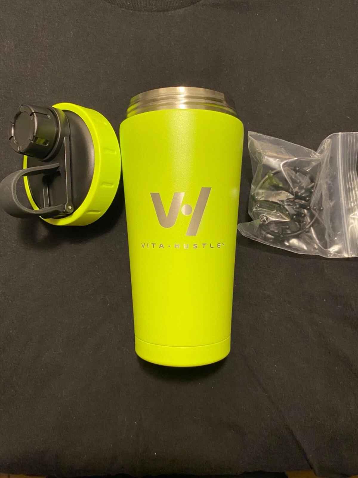 VitaHustle Protein Shaker, 20 ounce Citron Green
Opens in a new window or tab