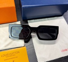 Louis Vuitton Men s Rectangle Sunglasses Black Frame Gray Tinted Lenses Logo