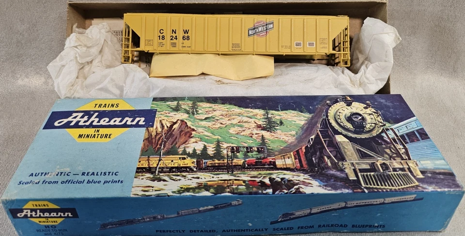 NOS Athearn HO Scale Chicago North Western 54' Ribside Covered Hopper CNW 182468 - Image 2 of 4