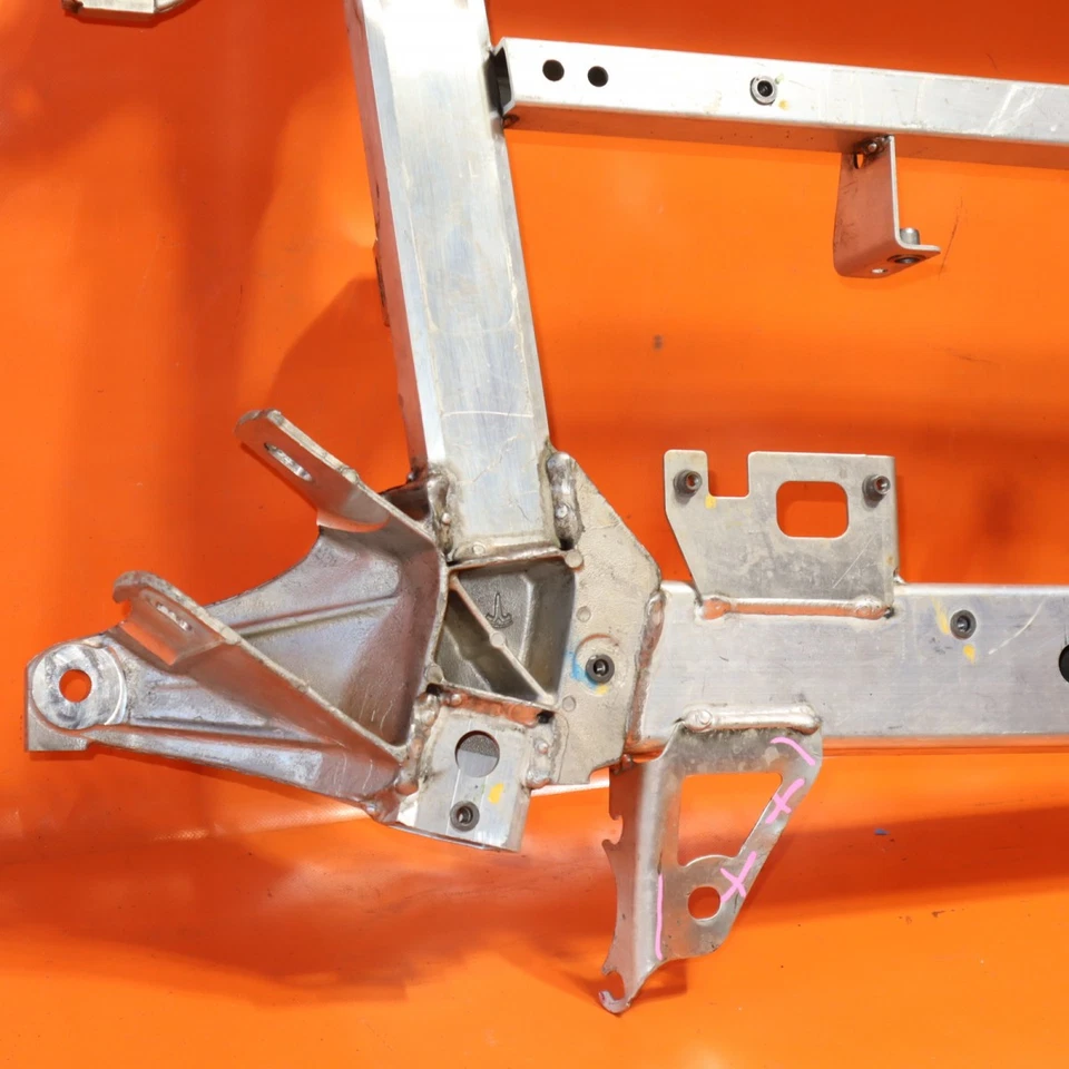 Subchasis delantero Tesla Model S Crossmember 2012 2013 2014 2015 1027510-97-D OEM Foto 3 de 4