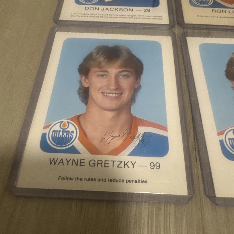 1982–1983 Edmonton Oilers red rooster card set. 30 Cards, 4 Gretzky Per Set Foto 3 de 4
