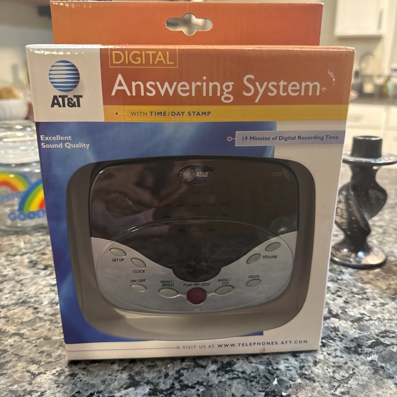 AT&T 1722 Digital Answering System with Time and Day Stamp With Box NEW