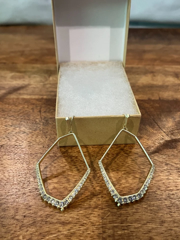 Pendientes colgantes Kendra Scott marco abierto Nell, aro alambre francés circonita cúbica tono oro amarillo Foto 4 de 4