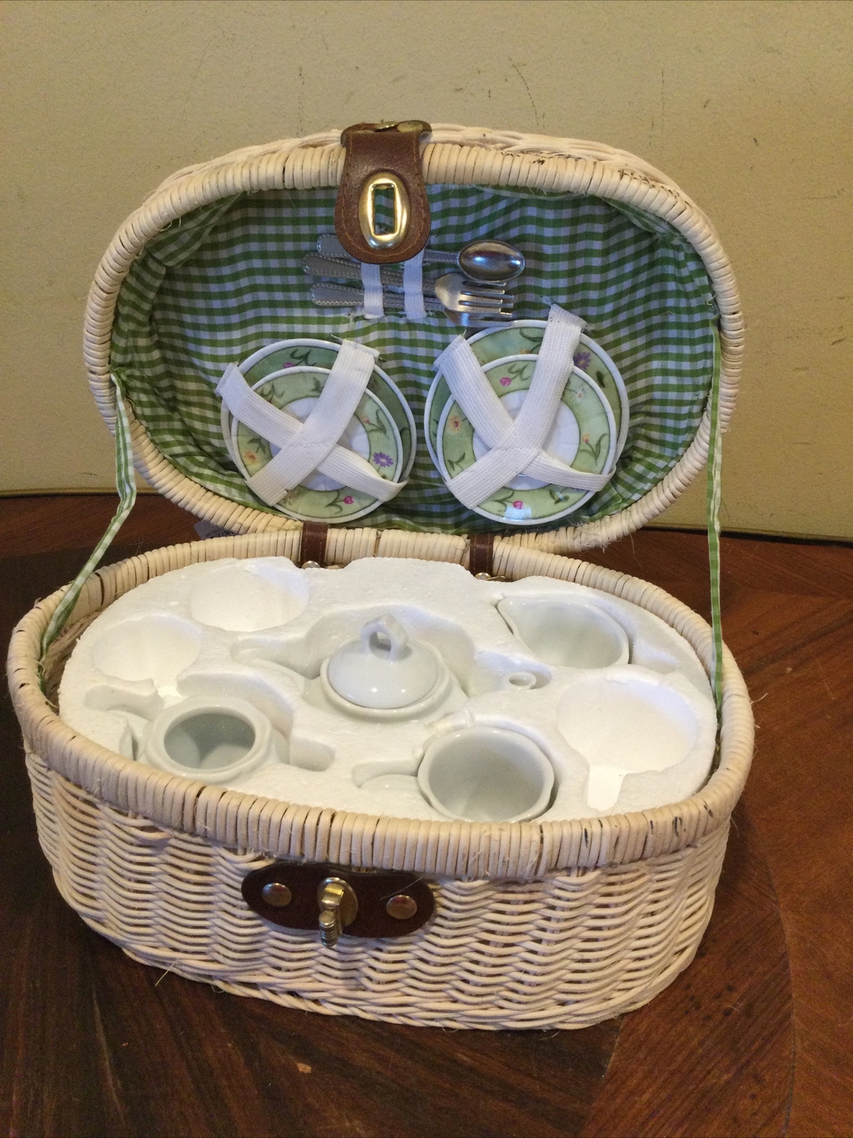 VTG DELTON FINE COLLECTIBLE TEA SETS BUNNY PATTERN SERVING FOR 2 WITH