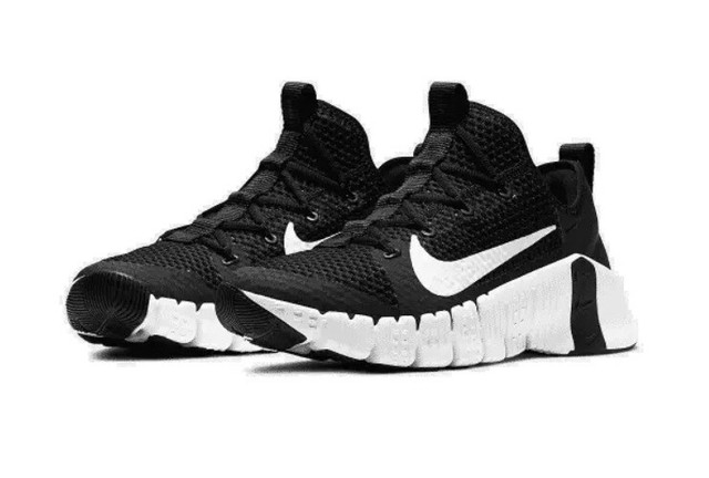 nike metcon 3 black and white