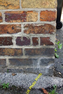 Foto 6x4 Benchmark auf #67 Radcliffe Road Stamford \/TF0207 Ordnance Surve c2015