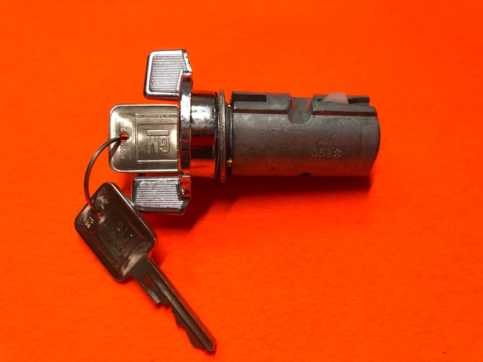 GM CHEVY INTERRUPTOR DE ENCENDIDO BLOQUEO CILINDRO CROMO PERNO EN 2 LLAVES GM OEM IL110 Foto 2 de 3