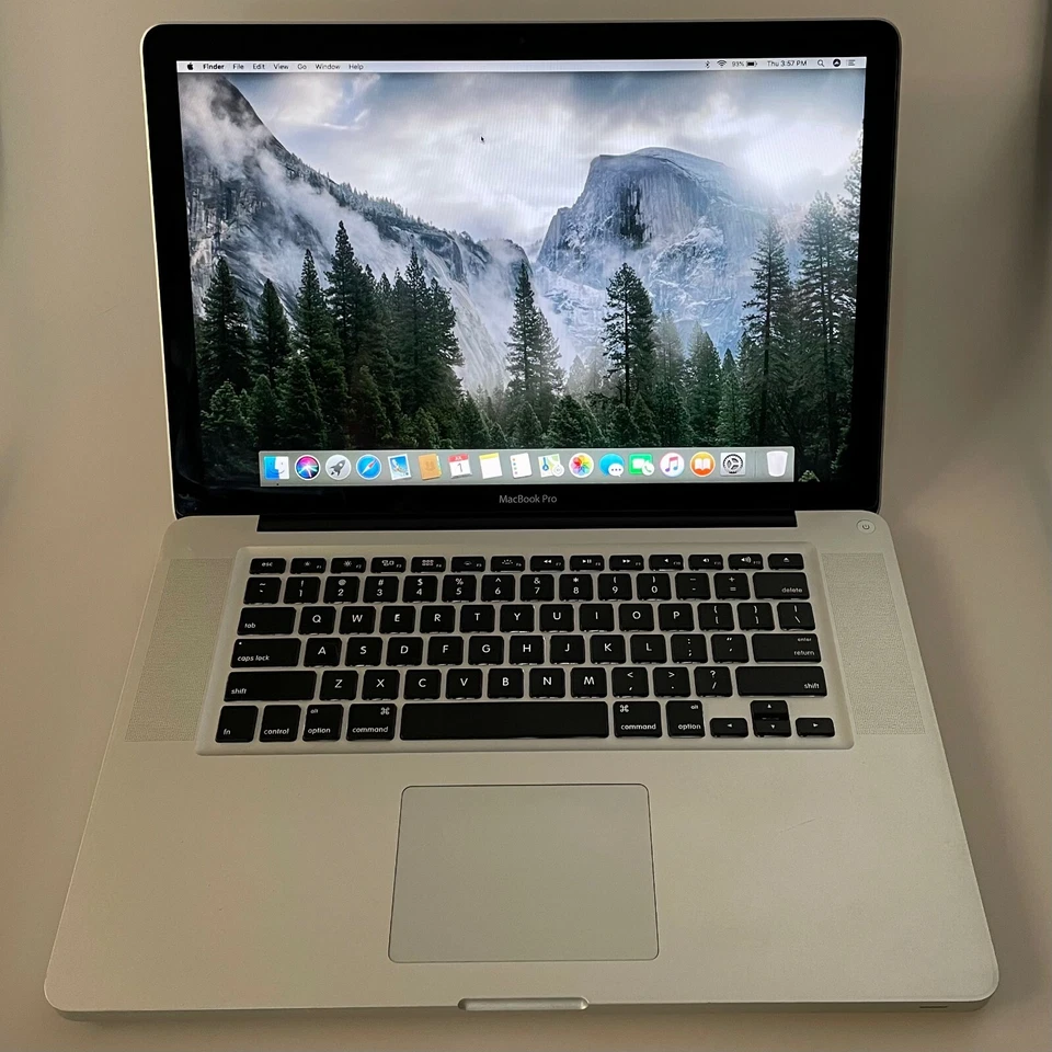 Apple MacBook Pro 15.4" Core i7 2.2GHz 8/16GB RAM up to 1TB SSD MC723LL/A - Image 2 of 4