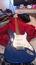Squier Stratocaster Blue Solid Body Electric Guitar 6-String Right-Hand 21-Fret