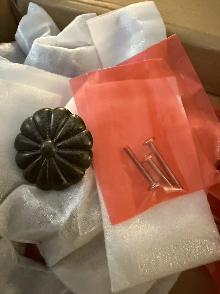 chrysanthemum-shaped decorative knob, drawer pull, antique brass Alloy - Image 4 of 4