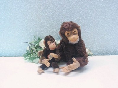 2x STEIFF CHIMPANZEE JOCKO,15/ 25 cm with ID's