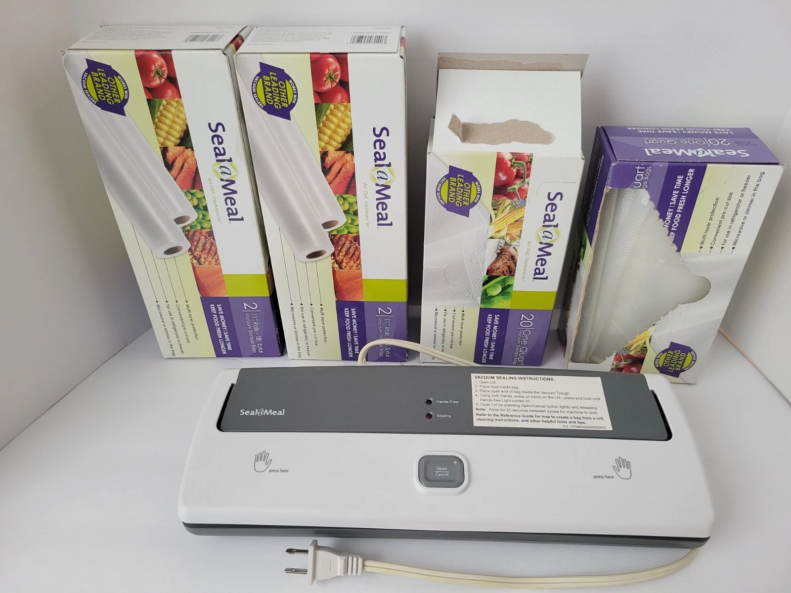 Seal A Meal vacuum sealer with 4 boxes of bags compact version one touch sealing
Opens in a new wind