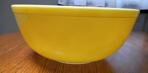 VTG Yellow Pyrex Mixing Bowl 404 4qt Opal Ware Great Color EUC