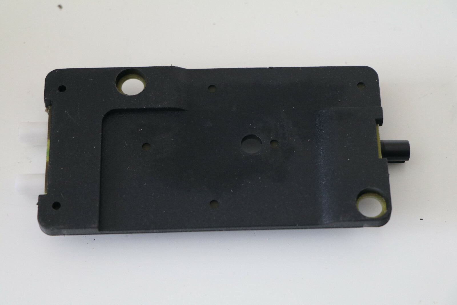 03 06 MERCEDES W211 E320 ANTENNA RADIO AMPLIFIER BOOSTER MODULE