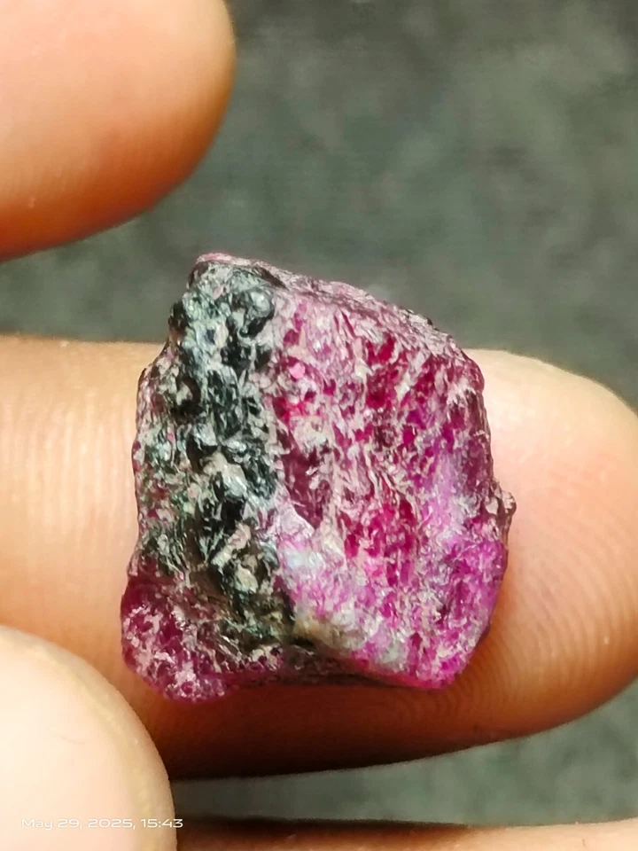 AAA Quality 100% Natural Red Ruby Rough SPECIMEN Size 16X15X7 mm Weight 19 crt - Image 2 of 3