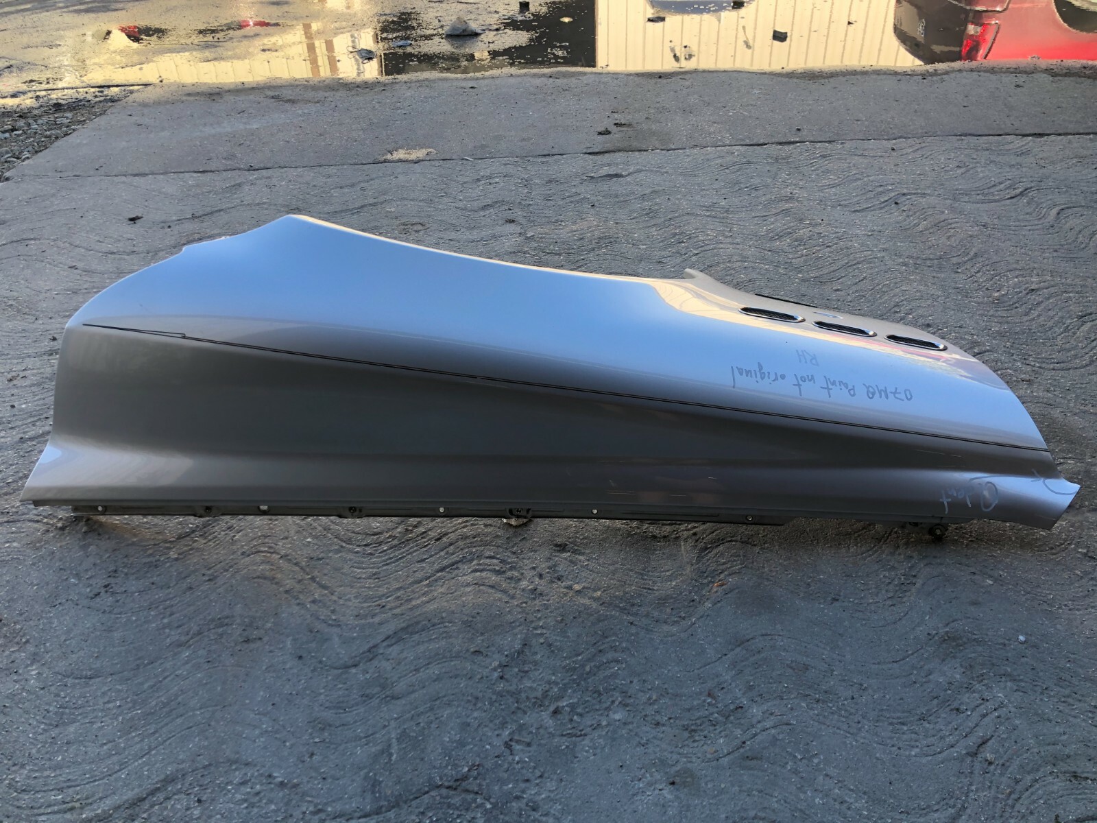 2007 Maserati Quattroporte M139 FRONT RIGHT FENDER WING Silver OEM
