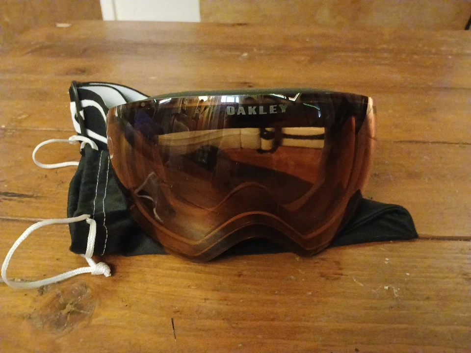 Oakley Prizm Ski / Snowboard Goggles. Barely Worn Bag Included. - Image 2 of 4