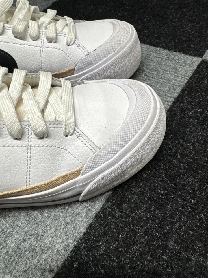 Talla 7 - Zapatos para mujer Nike Court Legacy Lift bajos blancos cáñamo con waffle swoosh Foto 2 de 4