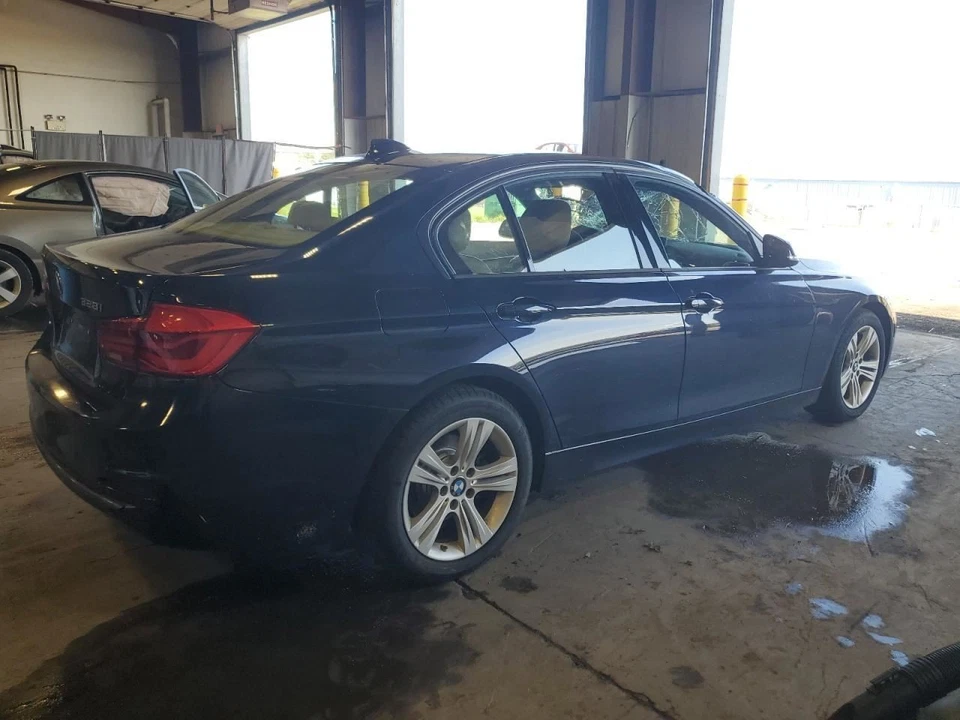 (LOCAL PICKUP ONLY) Trunk/Hatch/Tailgate With Rear Camera Fits 12-17 BMW 320i 30 - Image 4 of 4