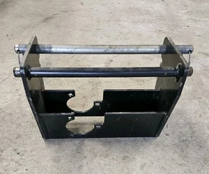 JOHN DEERE 1023E 1025R 1026R TRACTOR QUIK-TATCH HITCH BRACKET LVA16651 LVA18574