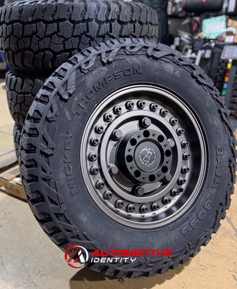 Ruedas Rhino Armory 20x9,5 negras 37" neumáticos Baja Boss AT 8x6,5 Hummer H2 EV Foto 4 de 4