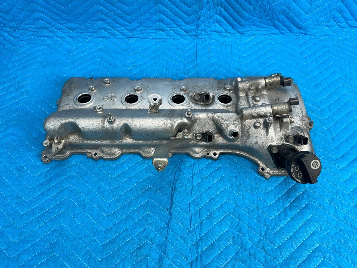 Lexus LX570 Toyota Cylinder Head Valve Cover Driver's Side 37K2008