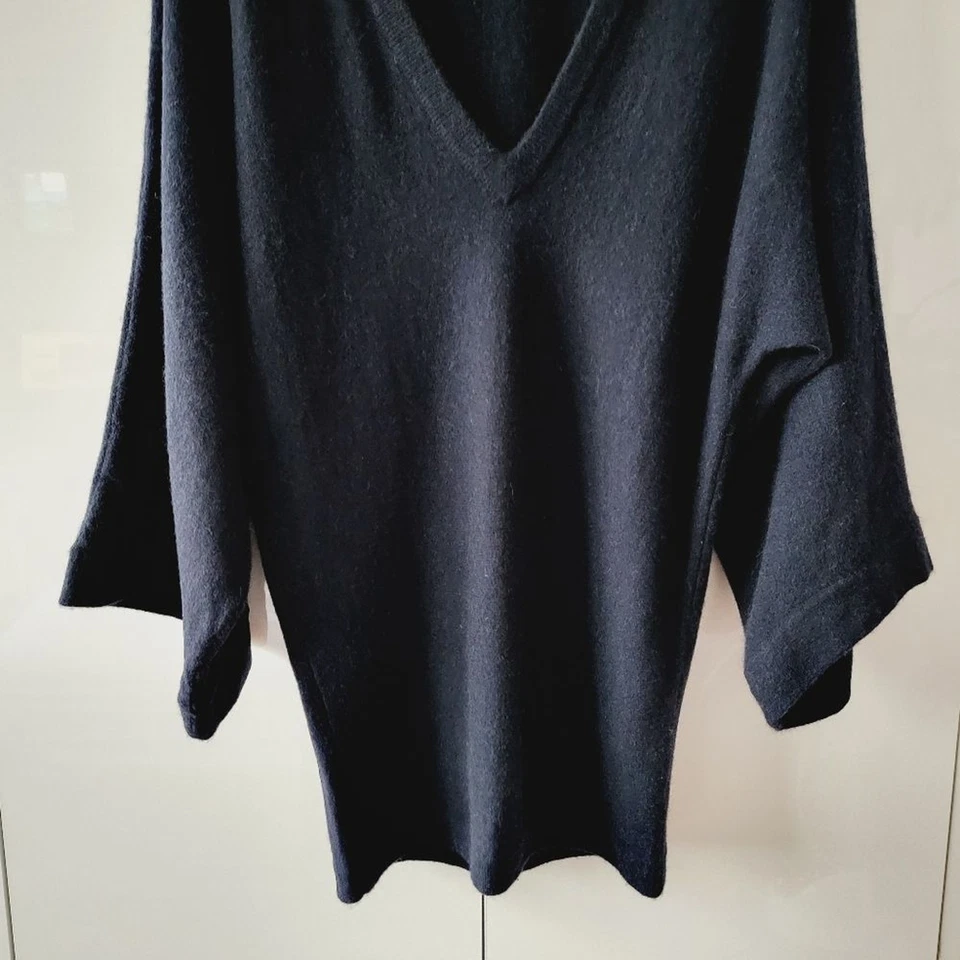 Suéter túnica Elizabeth and James azul marino mezcla cachemir, talla XS/S, para mujer Foto 4 de 4