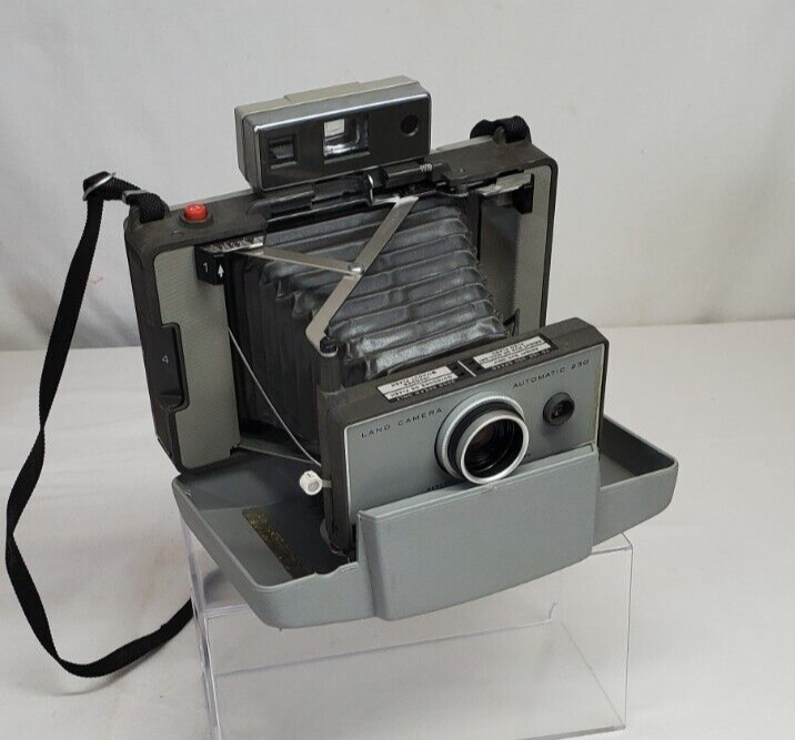 ポラロイド２３０ランドカメラ　オートマチック Polaroid Land Model 230 - Camera-wiki.org - The free camera