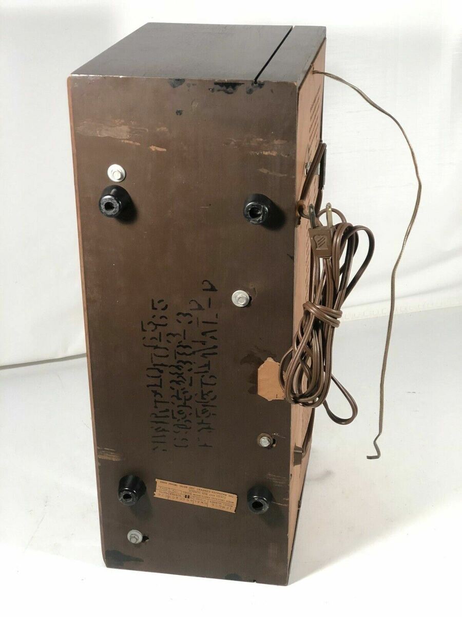 Vintage Magnavox Table Top AM FM 60s Model 1FM056 Radio Vintage Magnavox Table Top AM FM 60s Model 1FM056 Radio