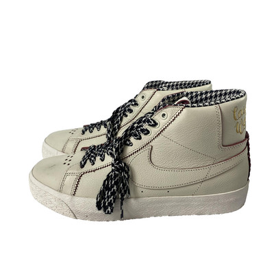 Nike SB Blazer Mid Shoes Mens Size 8.5 Welcome Madrid Sail Burgundy FQ0795-100