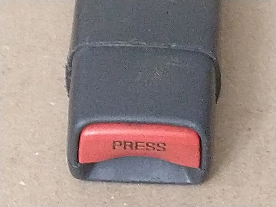 Chevrolet Suburban 2001 cinturón de seguridad pasajero delantero hebilla código 122 grafito Foto 3 de 4