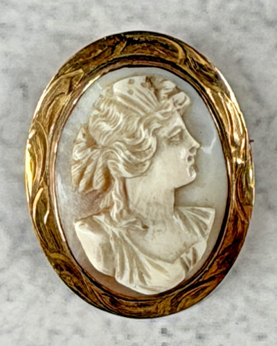 10k Yellow Gold Carved Shell Cameo of Victorian Woman