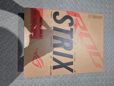 ASUS ROG Strix G18 18'' Ryzen 9 8940HX RTX 5060 32GB RAM 1TB SSD NEU