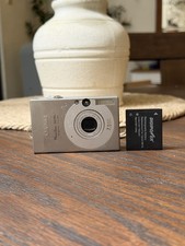 Canon PowerShot Digital ELPH SD1000 7.1MP Digital Camera - Silver TESTED W Batt