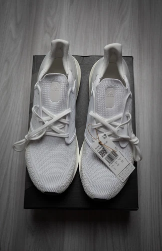 Adidas Ultraboost 20 Triple White UK 6.5 bianche su bianche nuove con scatola