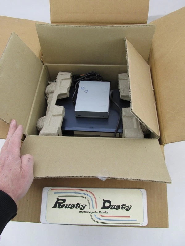 Cambiador de CD montado en paquete Harley Davidson genuino NOS 77184-01 Foto 2 de 4