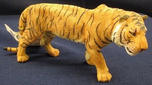 PAPO TIGER FIGURINE HAND PAINTED LIFE-LIKE FEATURES DETAILED RESIN