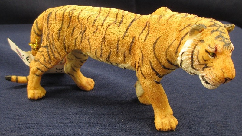 PAPO TIGER FIGURINE HAND PAINTED LIFE-LIKE FEATURES DETAILED RESIN